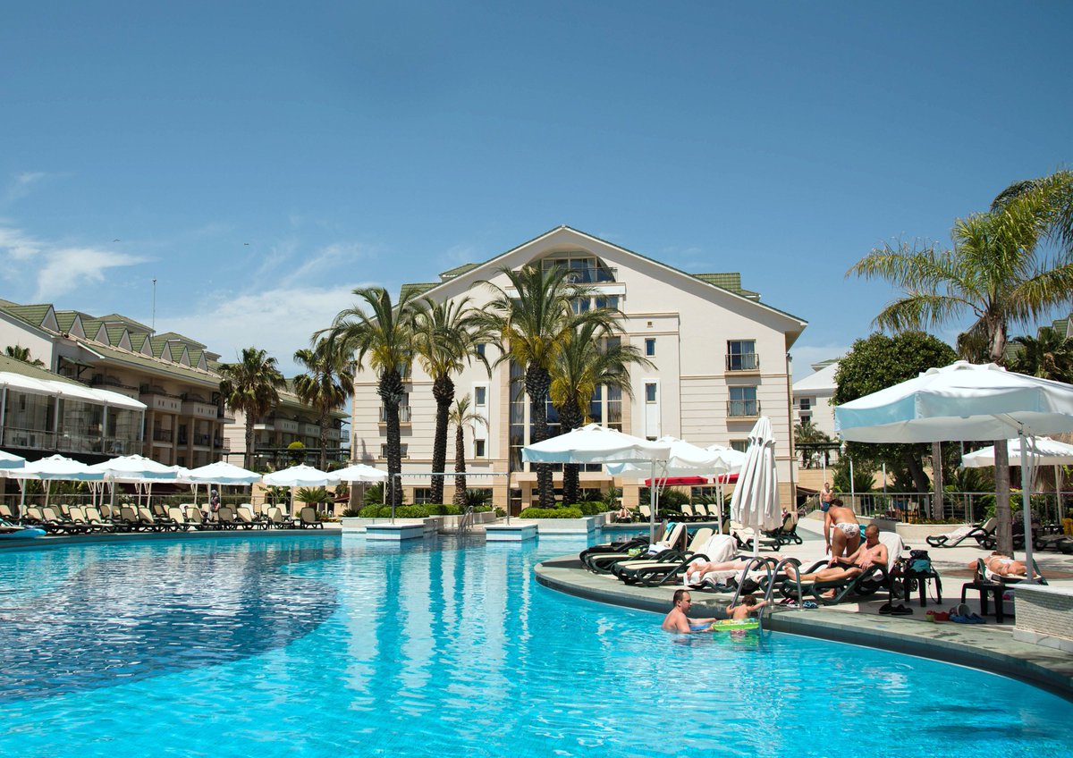 DobedanHotels's tweet photo. You'll never want to leave our #stunningpool! Вам не захочется покидать наш прекрасный #бассейн! #AlvaDonnaExclusive https://t.co/eIR5MRdisG