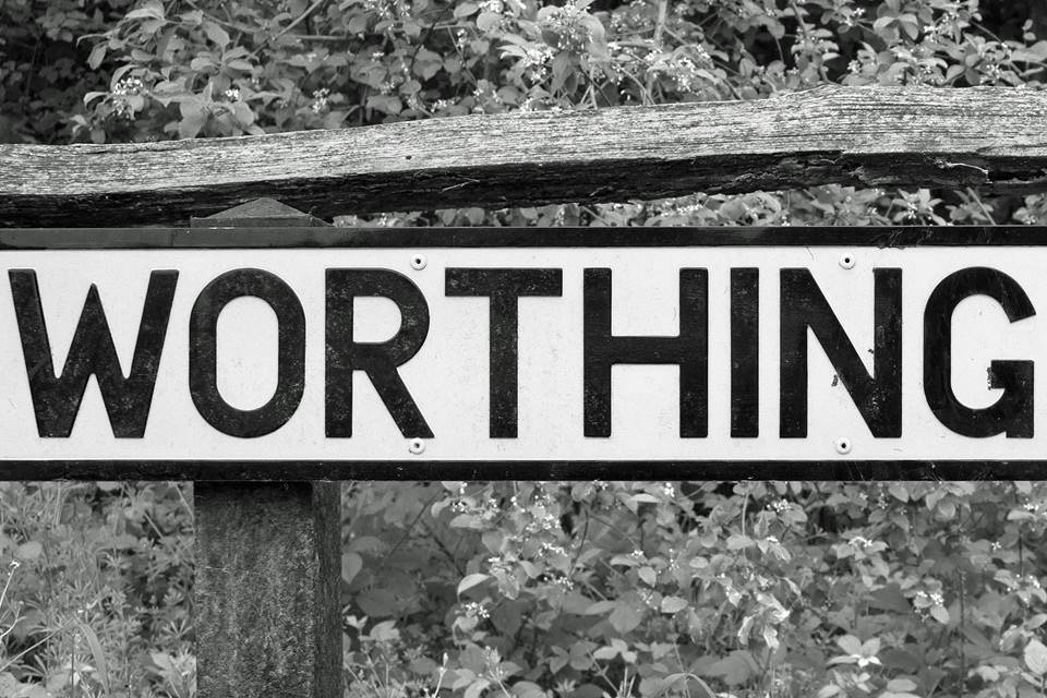 WorthingAOH's tweet photo. Where you should be this weekend for the last time for #WAOH16 Photo by Richard Cooper Knight (Venue 10) #Worthing https://t.co/czuNBy6Xjm