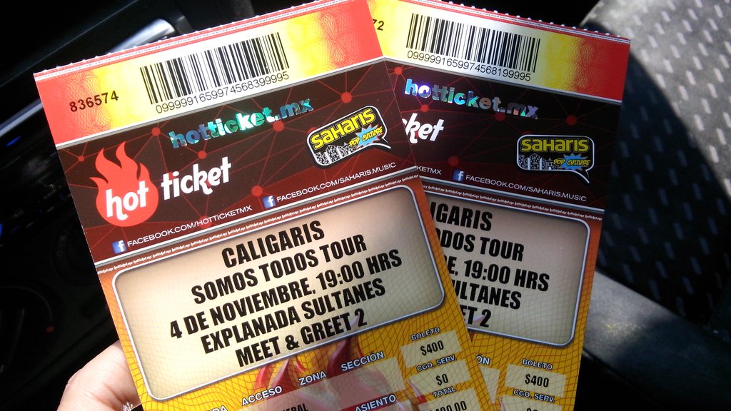nikha26's tweet photo. @LOSCALIGARIS noviembre veeen a mi @bainazw18 😍😍😮 https://t.co/bjiZ6xYGLy