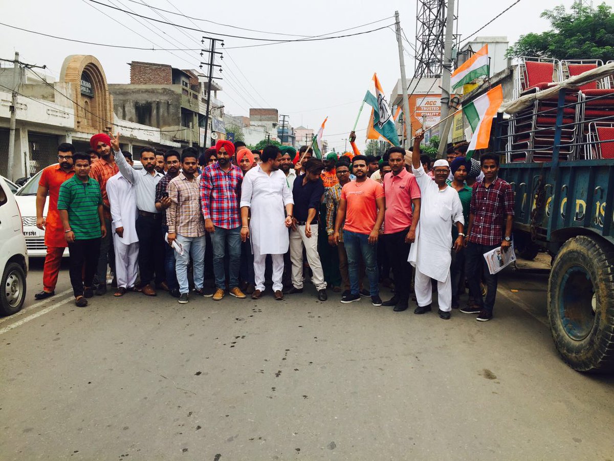 ErLakhvir's tweet photo. ਟੀਮ ਲਾਪਰਾਂ
#mission 2017
#Parvinder #Lapran
#Nsui #HalkaAttam Nagar #Ludhiana  #Punjab @punjabkesri @Jagbanionline1 https://t.co/AopYsz2qah