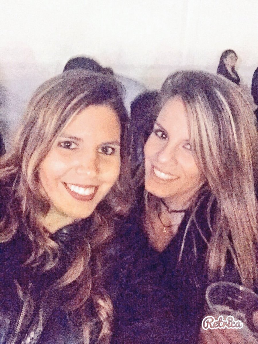 AleBaigorria1's tweet image. Lindo jueves de concierto con amigos!!! #friends!!!! 😜😜😜 mi Pame bella!!