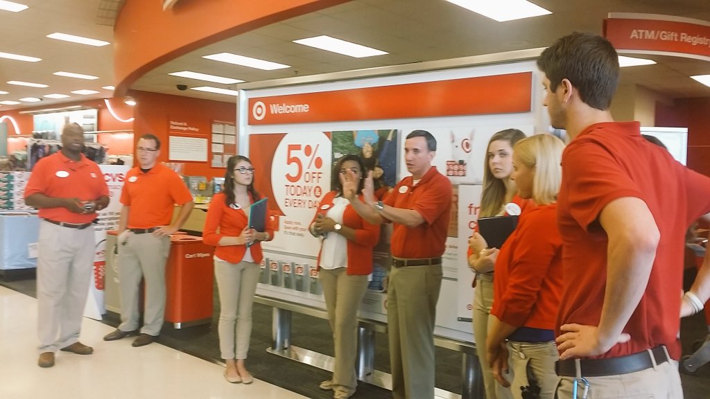 Thanks #T2501 team and #D427 leaders for investing in our future!  #TGTInterns2016 #DTLChat