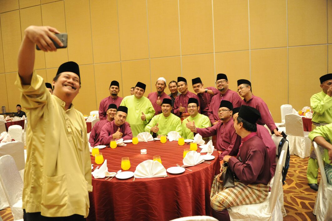 dzaidisaid's tweet photo. Majlis Berbuka Puasa Kepimpinan Umno Bahagian bersama Ketua Cawangan,Ketua Sayap2 #Iftar https://t.co/CGjJmb3rvp