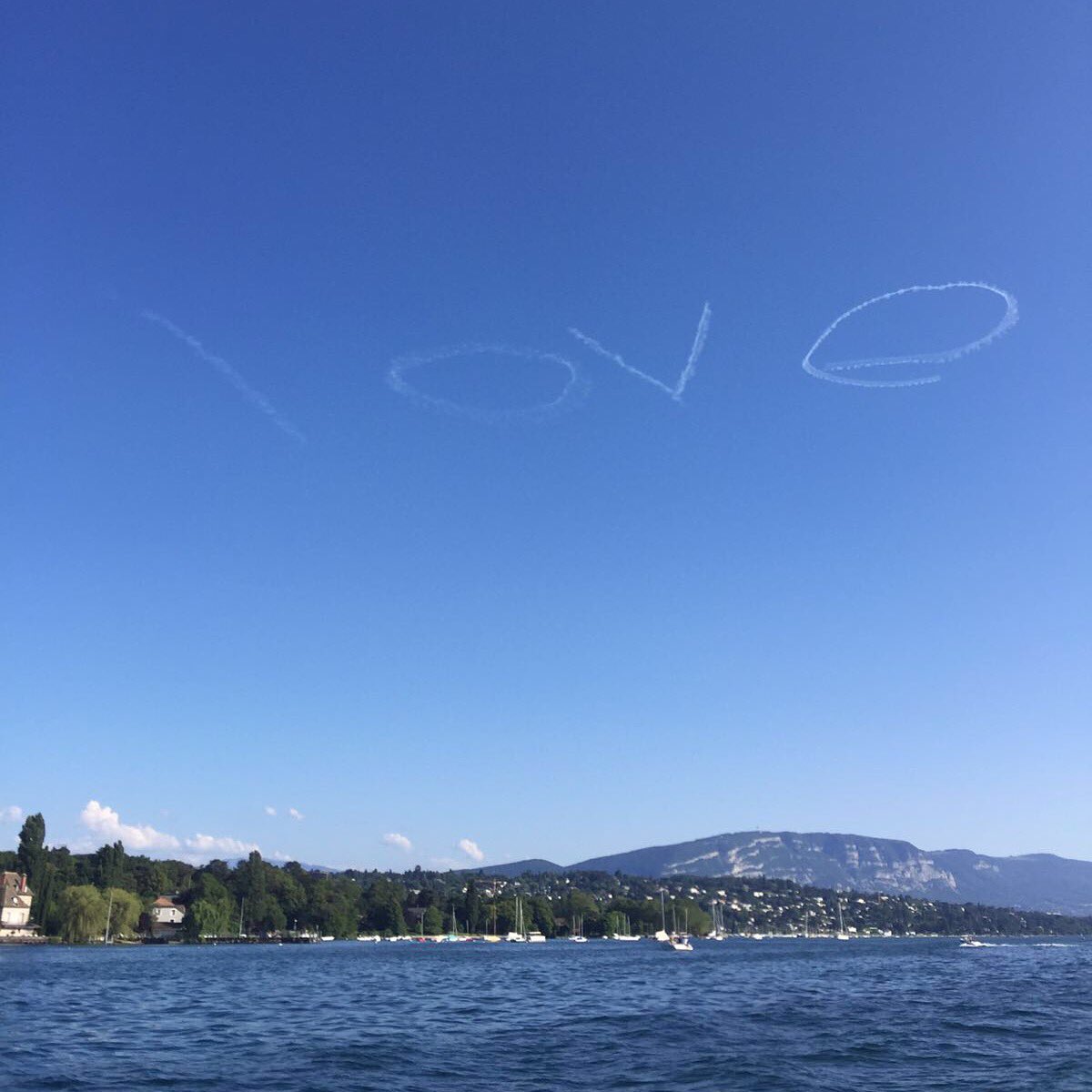 Love is in the air tonight in Geneva. 

#VisitGeneva