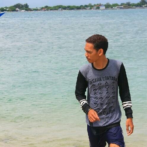 Reskydeliansyah's tweet photo. I am streaming on #BIGOLIVE. Join now! https://t.co/Kvxj2XYTF5 https://t.co/v9o2vvYhAO
