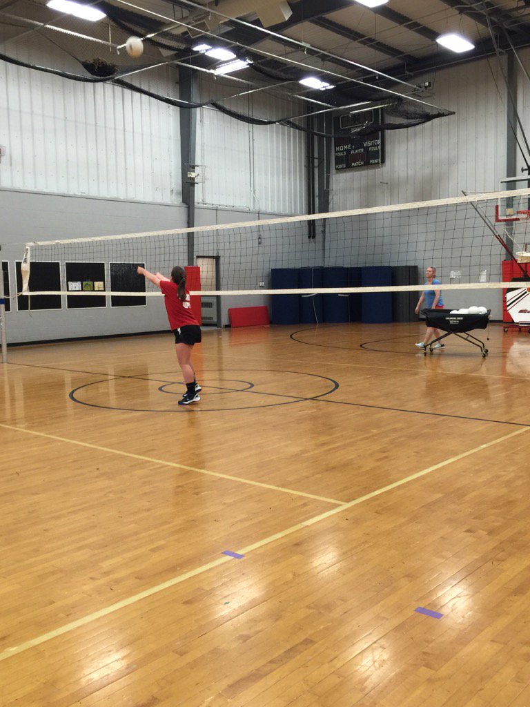 SEAZajac's tweet image. My girl putting work in at neighboring HS gym... WITH NO AIR CONDITIONING.
#NoPainNoGain #GoalsSet #NextLevel