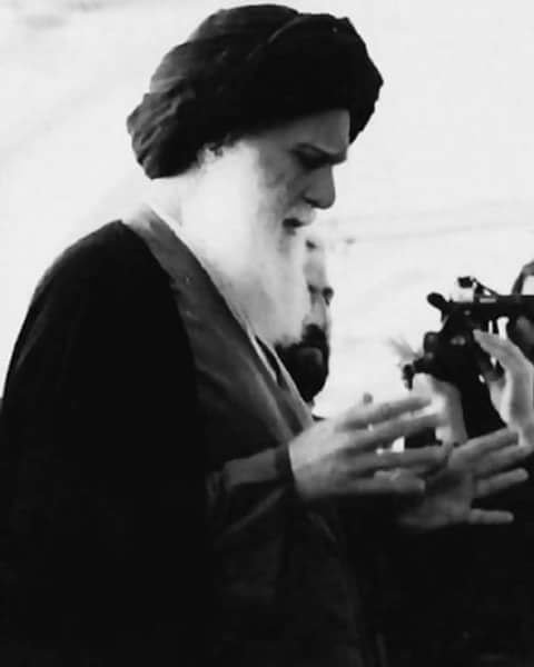 السلام علــى من عــجــزت الكــلــمــات عن وصـــفـــه
سـلَامُ اأـلـــــه عليــــك سيـــــديـﮯ يامرجع الُــٌقًداِســهِ