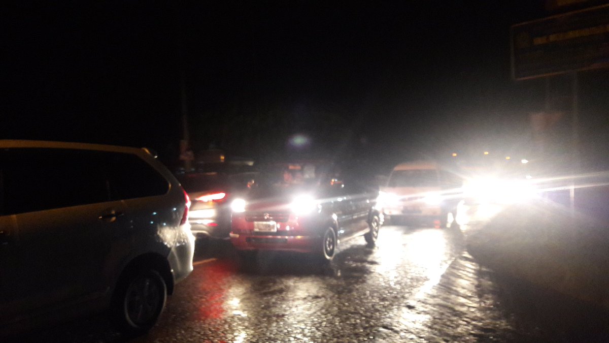 00.21 Lingkar bumiayu masih padat cenderung tak bergerak menuju arah purwokerto-jogja