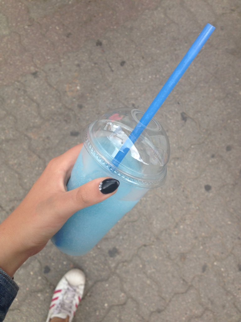 queen_of_bt's tweet photo. @ninanesbitt hot π€πβ¨ #bluejuly πππ https://t.co/6zNNijZTWH