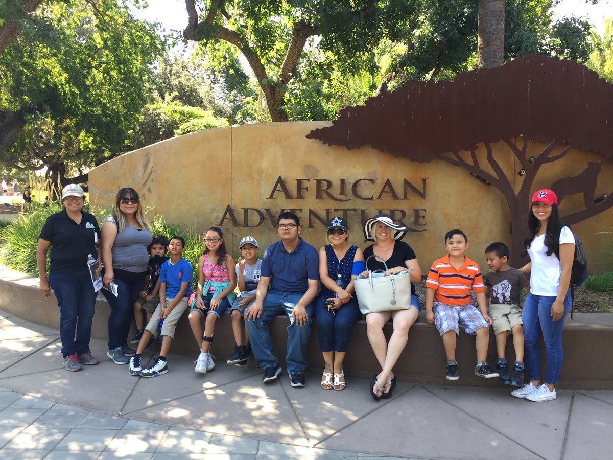 ParlierHS's tweet photo. TGIF!  Our kiddos at the zoo along with Mrs. Ruvalcaba, Ms. Prieto, Mrs. Graham, Mrs. Martinez, and Ms. Betancourt. https://t.co/dQSKKTAcIt