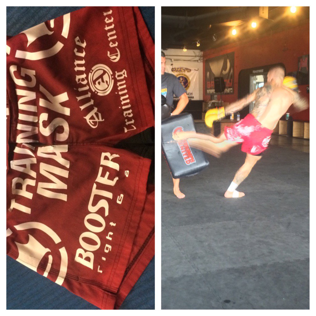 DoctorBray's tweet photo. Is @RossTheRealDeal in the matrix?mayb he Neo but what I do know is he a great fulla he gave me his training shorts😁 https://t.co/Kh056gwDP5