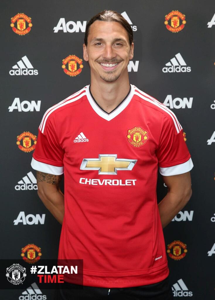 Arkadyuti_D's tweet photo. Welcome to the family, Zlatan. :) #mufc https://t.co/EPHL21k096