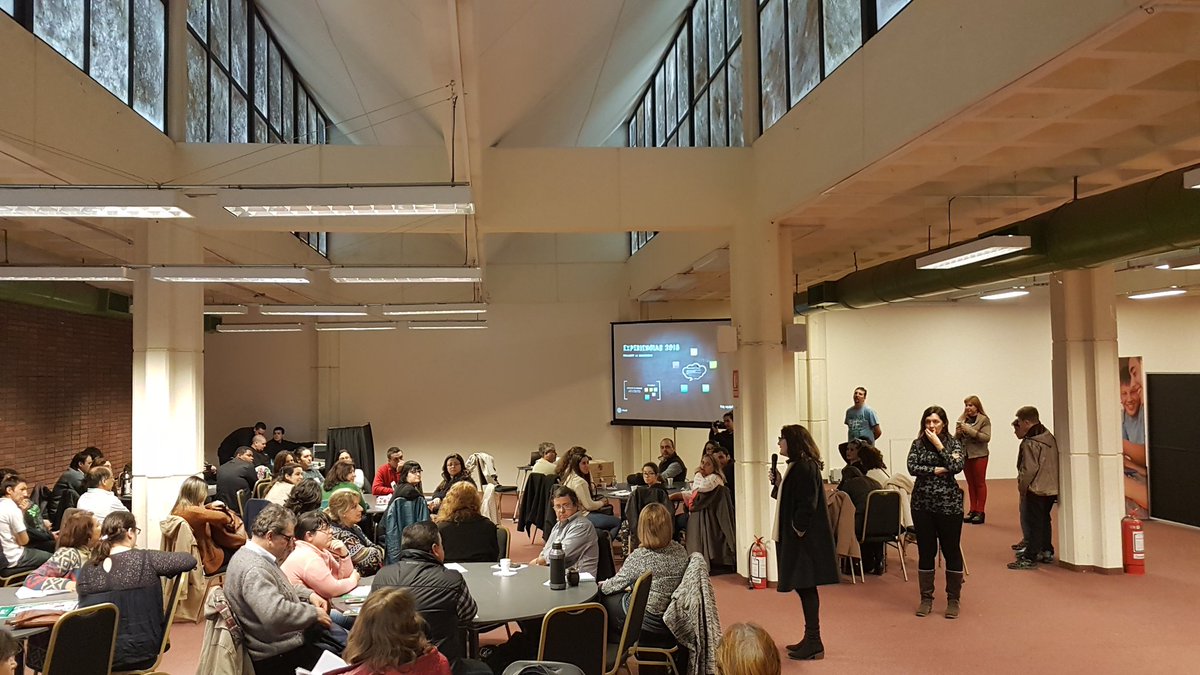 mmorena2's tweet photo. Tercer día de #SemanaLabTeD @Plan_Ceibal con @MagelaFuzatti https://t.co/5j4WZbuC39