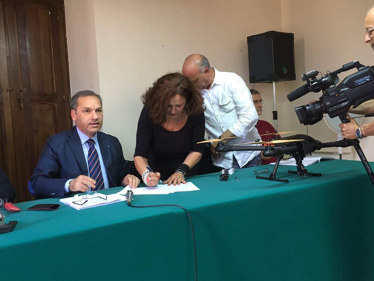 pappaterramimmo's tweet photo. Oggi ho presentato il piano #AIB2016. Ulteriore passo in avanti per tutela e salvaguardia del #ParcoPollino. https://t.co/adWYdZW760