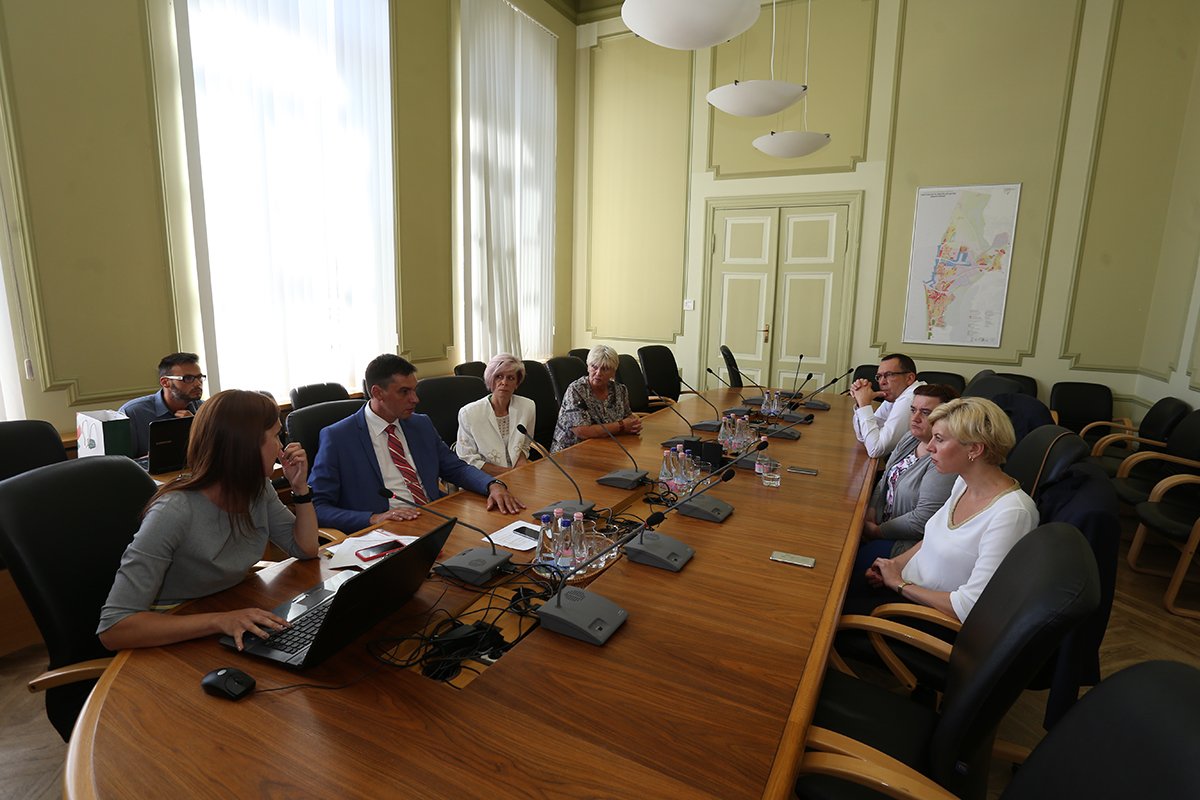 Veselības ministre #Liepājā tiekas ar ārstiem un pārrunā prioritātes. liepaja.lv/page/1?id=49&n…