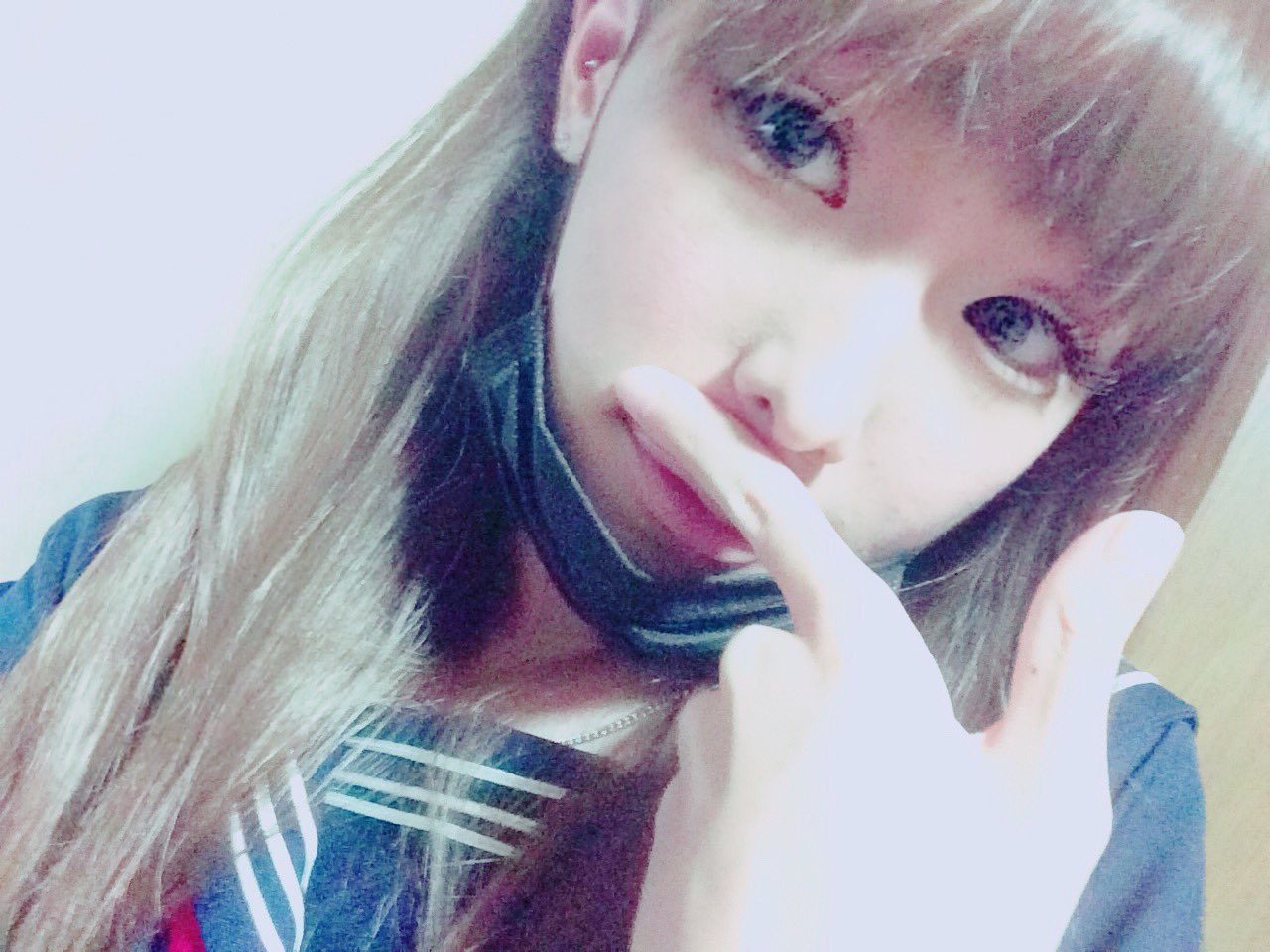 まあたろう セリアさんで売ってる絆創膏 凄く伸びて二重作るのに最適です １枚で約6回分はあるのでコスパ最高です 使用例がこちら 女装デス レイヤーのオススメ商品プレゼン大会