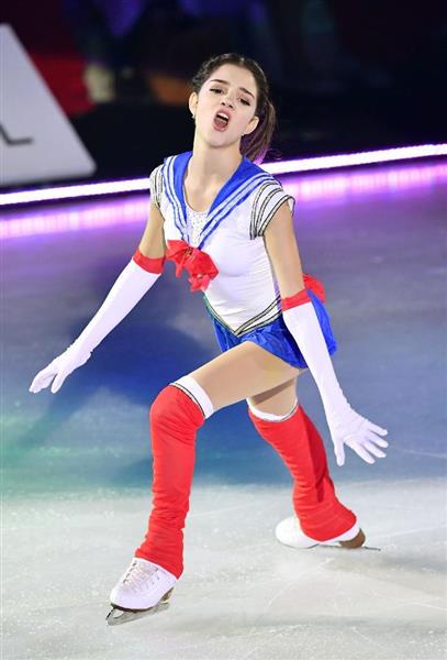 眩し過ぎる 世界女王のロシア超美少女スケーター メドベージェワ選手のセーラームーン姿 Togetter