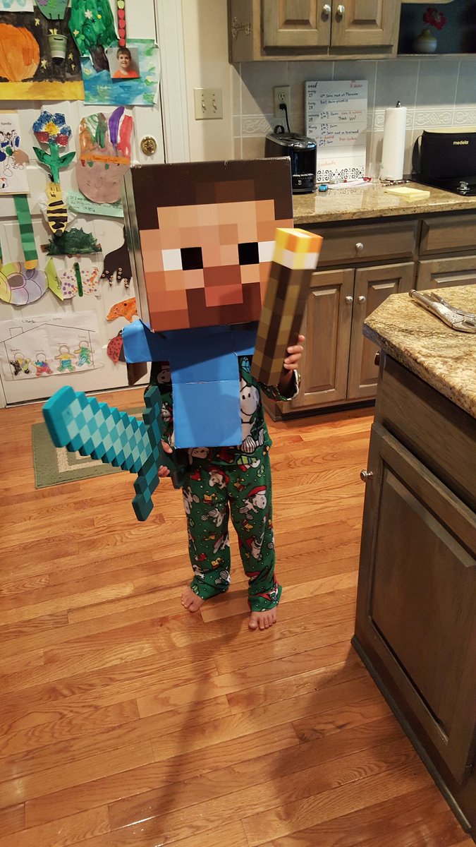 CharlieSBall's tweet photo. Me and @BradenMBall are slightly obsessed with @Minecraft https://t.co/4vPkENElmd