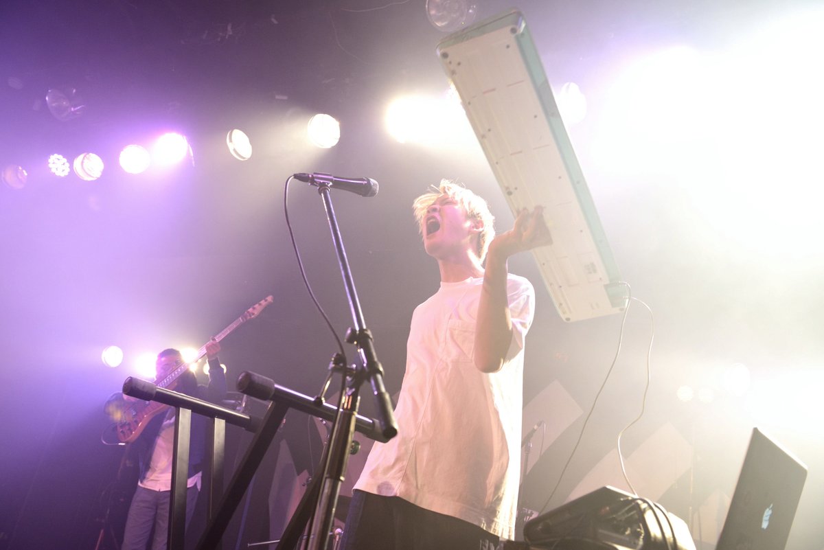t_tetsuya's tweet photo. もう最高な夜から一週間か。夢のような時間だったな。NONSTOPBUS以来、通勤中の車はCICADA縛り状態。CICADAまた生で聴きたい。感動をありがとう。 #ノンストップバス #NONSTOPBUS #CICADA https://t.co/88uo6a4H9R