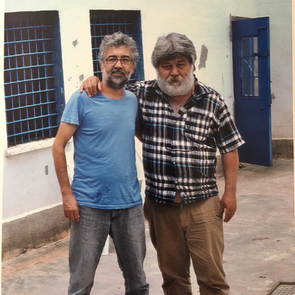 Adaletsizlik gazeteci-yazar Ahmet Nesin için de son buldu. Koğuş arkadaşımı Silivri'den almak İçin yola çıkıyoruz