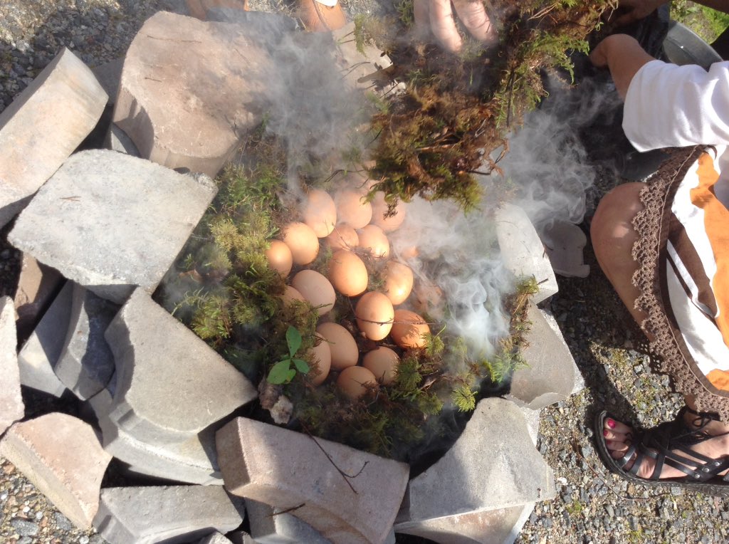 Marjo_ST's tweet photo. #ancientcooking yesterday: eggs #vendace #peabread and #barleybreadbakedoncabbageleaf @VisitMikkeli #mikkelipuisto https://t.co/Gqxaxk2mOU