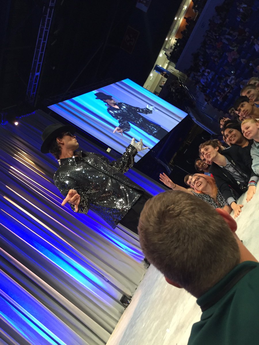 ayeFUaye's tweet photo. When you walk into school and teach your friends about Quantum Physics #scitechleaders https://t.co/2FjCdVwZCx