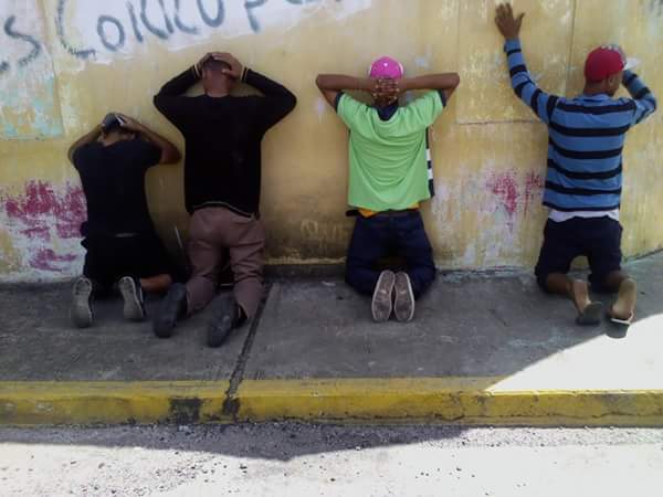 LarissaGonzale6's tweet photo. #1Jul | Extraoficial, las 142 personas detenidas ayer en #Tucupita van a ser trasladadas a la PGV en Guárico. https://t.co/Z2FAxU8Ut0