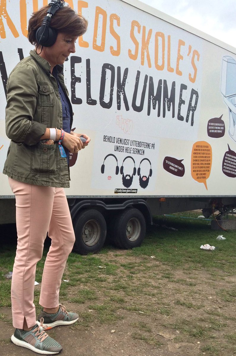 Kofoedsskole's tweet photo. @EllemannKaren kiggede i dag forbi Kofoeds Skoles
Lyttelokummer på dette års @orangefeeling #rf16 #rfequality https://t.co/jfOXK3bIAa