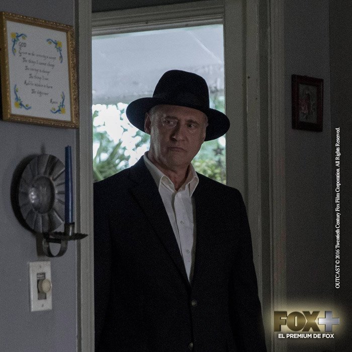 STARPremiumLA's tweet photo. Nada permanece escondido en el pasado por mucho tiempo. #Outcast, episodio estreno, esta noche por FOX1. https://t.co/65dv7M6XkS