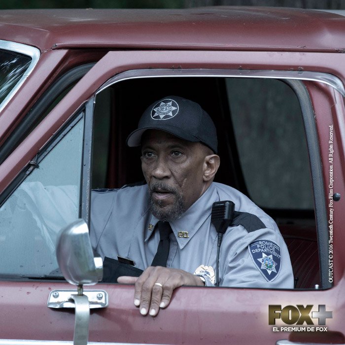 STARPremiumLA's tweet photo. Nada permanece escondido en el pasado por mucho tiempo. #Outcast, episodio estreno, esta noche por FOX1. https://t.co/65dv7M6XkS
