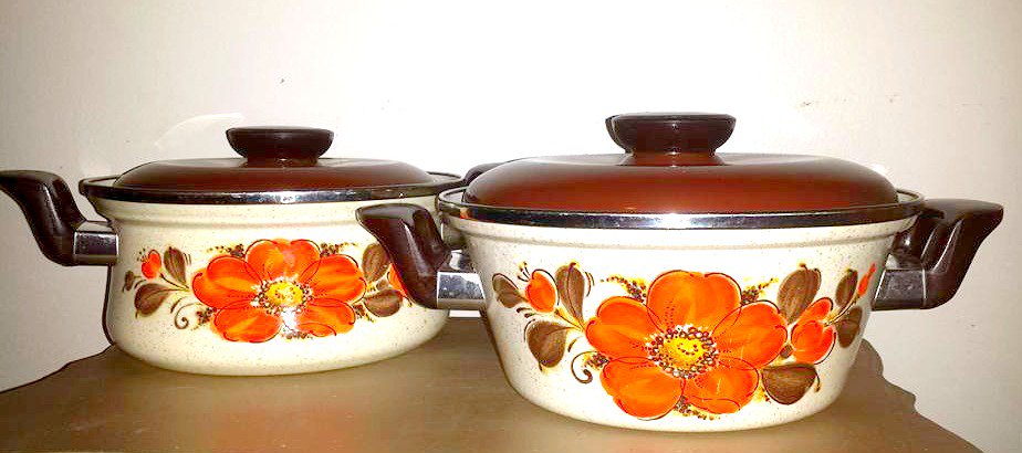 Sanko Ware Enamel Pots etsy.me/1UAqhSD #sannkoware #japan #enamelware #enamelpots #retrokitchen #kitsch #mcm