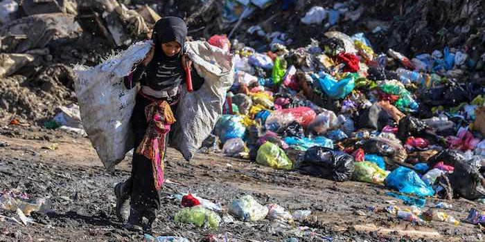 UNICEFUSA's tweet photo. Here are 5 things you need to know about the tremendous challenges #IraqChildren face: https://t.co/ur5IRozGcc #Iraq https://t.co/fB7FlfgBQ8