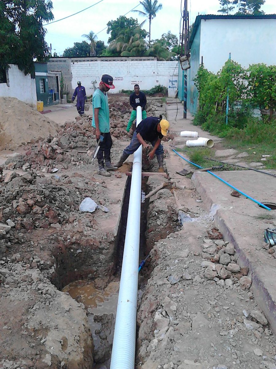 Obras_JJMora's tweet photo. Alcaldía continua construcción de colector de aguas servidas sector La Rosa Con @Matson_5 #MoronAvanza #ingenieria https://t.co/WUwGg8IekW