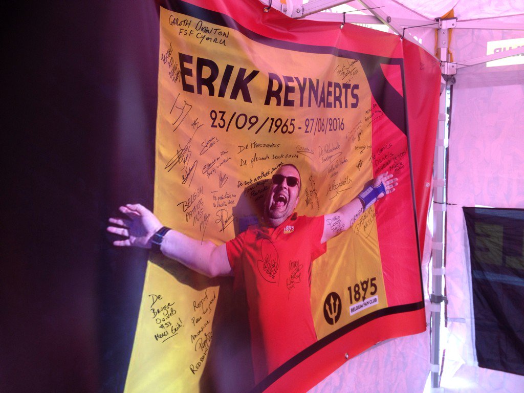 TemstJupporters's tweet photo. Net langs #fanembassy geweest, raar zonder #erik maar we voelde zijn aanwezigheid #1895 @Fanclub1895 #walbel #euro16 https://t.co/M0SCC34IFO