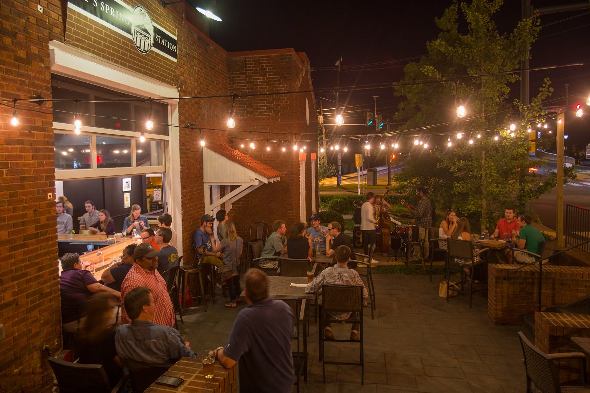EatAtFrys's tweet photo. We'll be closed Monday, July 4th, but we're open this weekend! Stop by and say hello! #HiNeighbor #FrysSpringStation https://t.co/mjn0vKIXC6