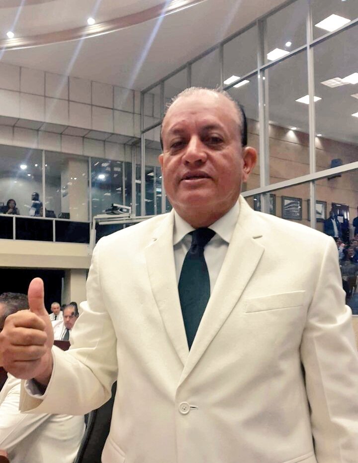 HDJuanSerrano's tweet photo. Hoy inicia el tercer periodo legislativo y estamos listos para seguir sirviendo humildemente al país. https://t.co/QiORoVLIBs
