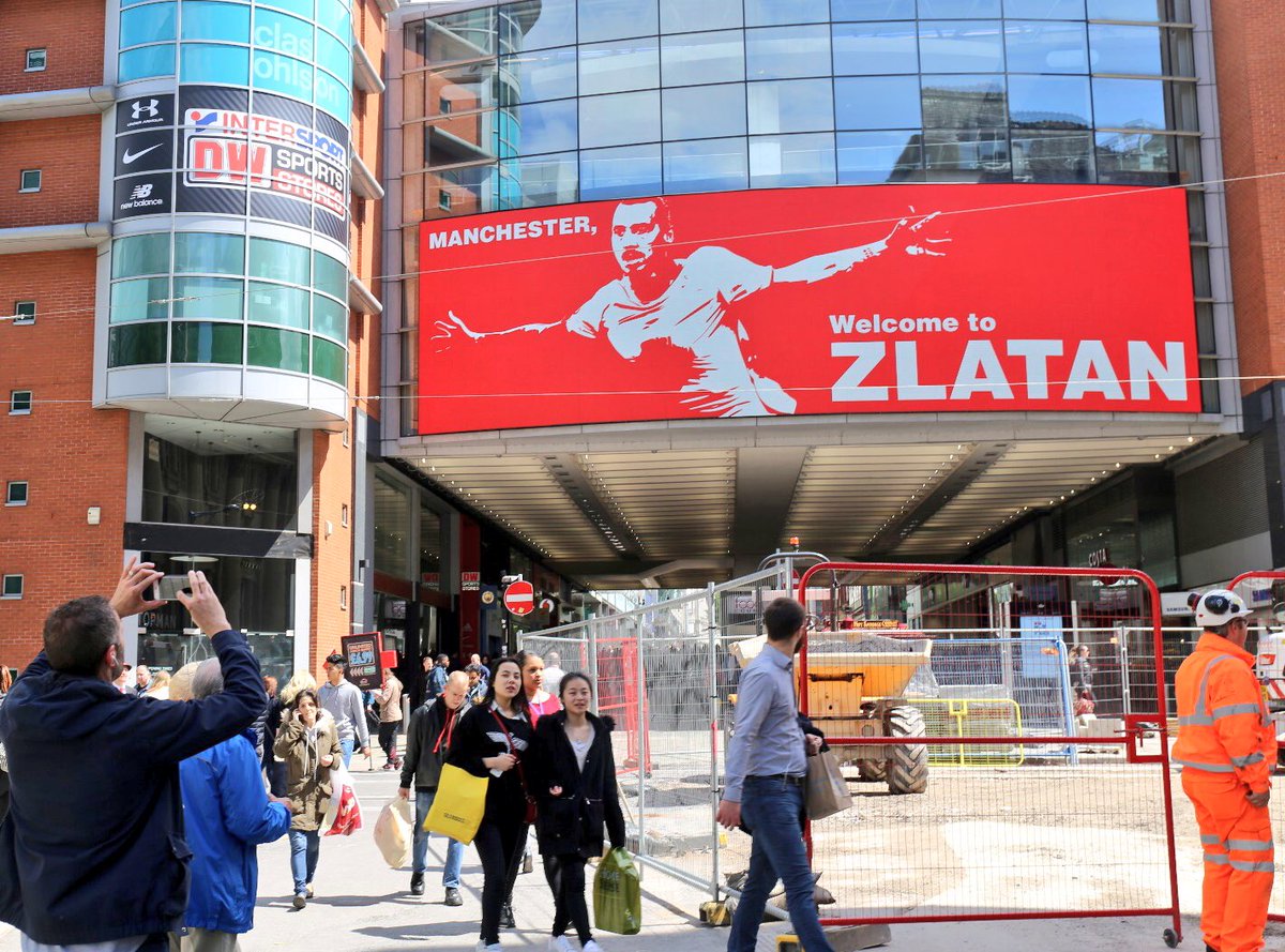 ManUtdStuff's tweet photo. Manchester, Welcome to Zlatan! https://t.co/MlcvEwTLkI