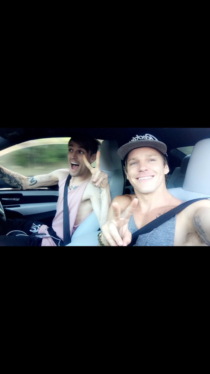 Zachchappy33's tweet photo. ✌🏼️ @aaroncarter https://t.co/QngukTAwyy