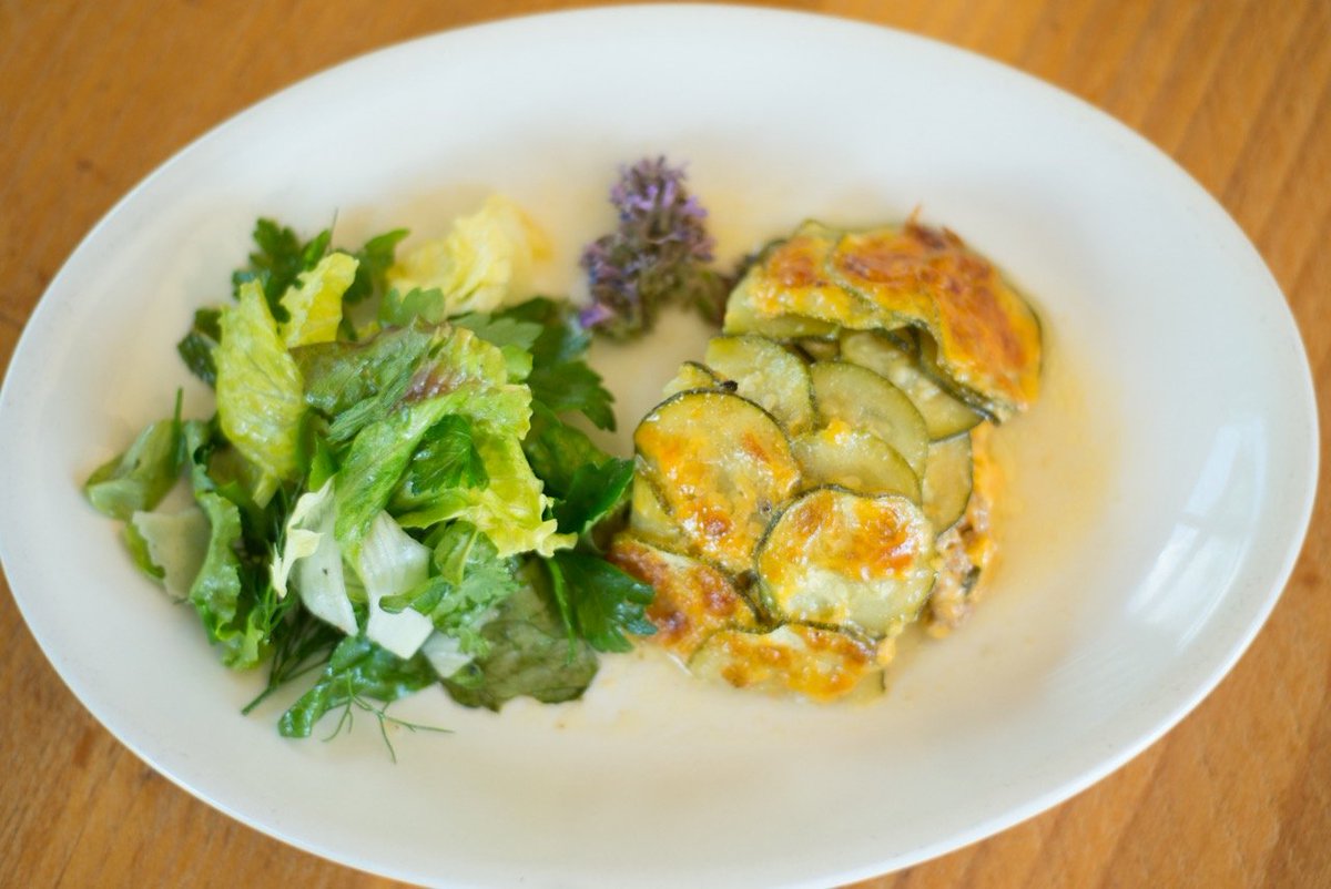 Thrilled <a href="/chefharoldmoore/">Harold Moore</a> could share expertise w/ #DNA chefs &amp; bring new farm flavors to residents #seedtobelly