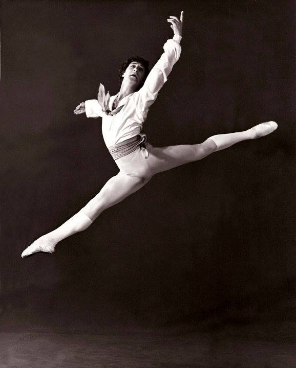 MunicipaldeStgo's tweet photo. Lamentamos el fallecimiento de Edgardo Hartley, destacado bailarin nacional. ¡Adiós a un grande de la danza! https://t.co/KASgC1zKxV