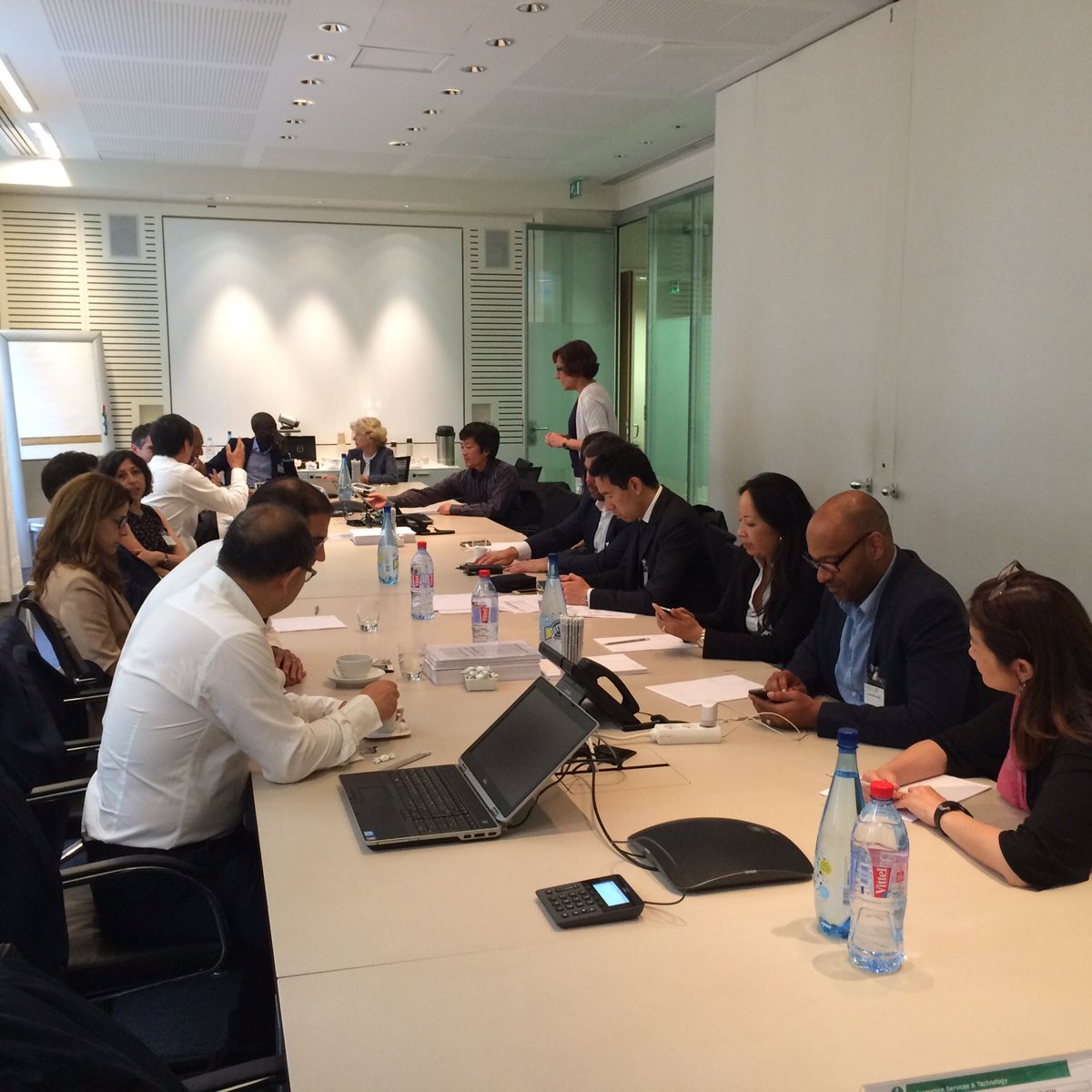 Les_EE's tweet photo. Le CA des Entretiens de l’Excellence au complet. Des membres complémentaires engagés et passionnés !#AGEE2016 https://t.co/6z7UKpBEKs