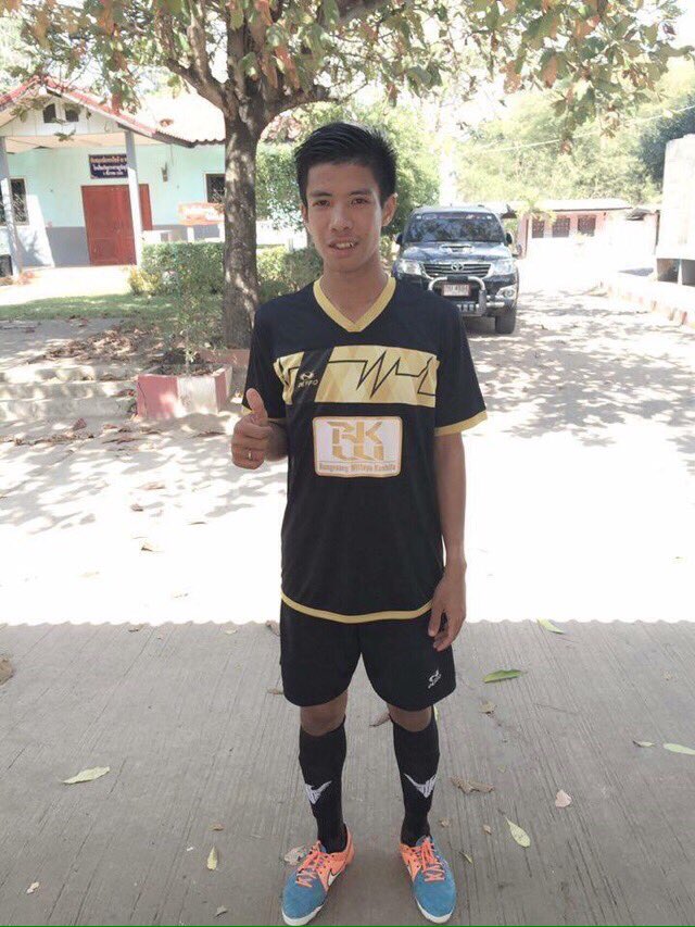 R0rqU's tweet photo. กลับมาแร้ว ชายแท้ รูปหาได้เอง นักบอล ฝากติดดาว แชร์ ด้วย https://t.co/SlEL7hgppx