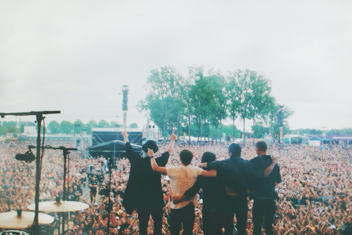 thevanjets's tweet photo. SH********************T!!! Thx for all the dirty love!
#RW16 @RockWerchter #shittogold
(c) Tina Herbots https://t.co/vzcKY0pXIA