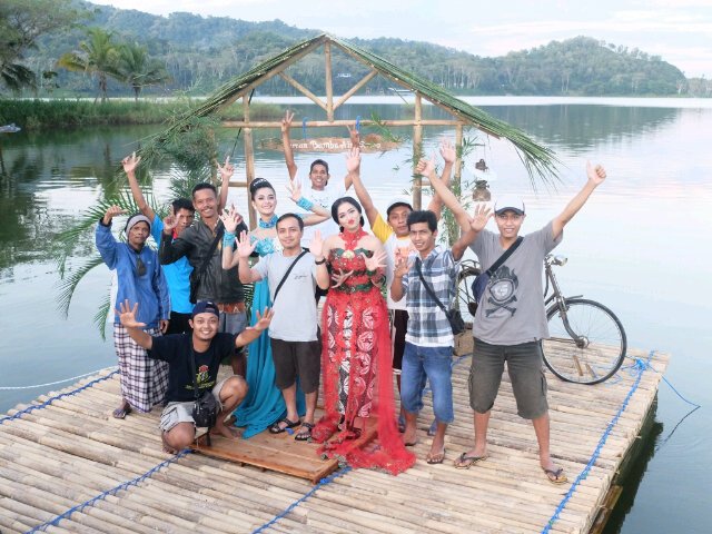 wiwidsremo's tweet photo. Mohon bantu promo min @watespahpoh spot buat foto2 yg asikk - Taman Bambu Air Waduk Sermo https://t.co/1yJpoDk3gY