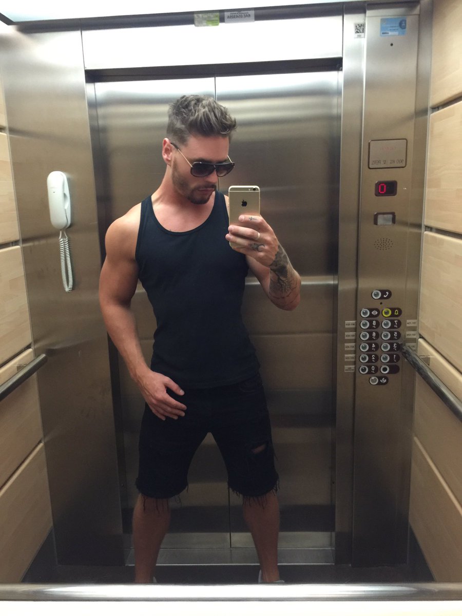 JoshMooreXXX's tweet photo. Hello Madrid ! Time to explore ! @LucasEnt #lucasemen #lucasentertainment https://t.co/vTE5EITHBW