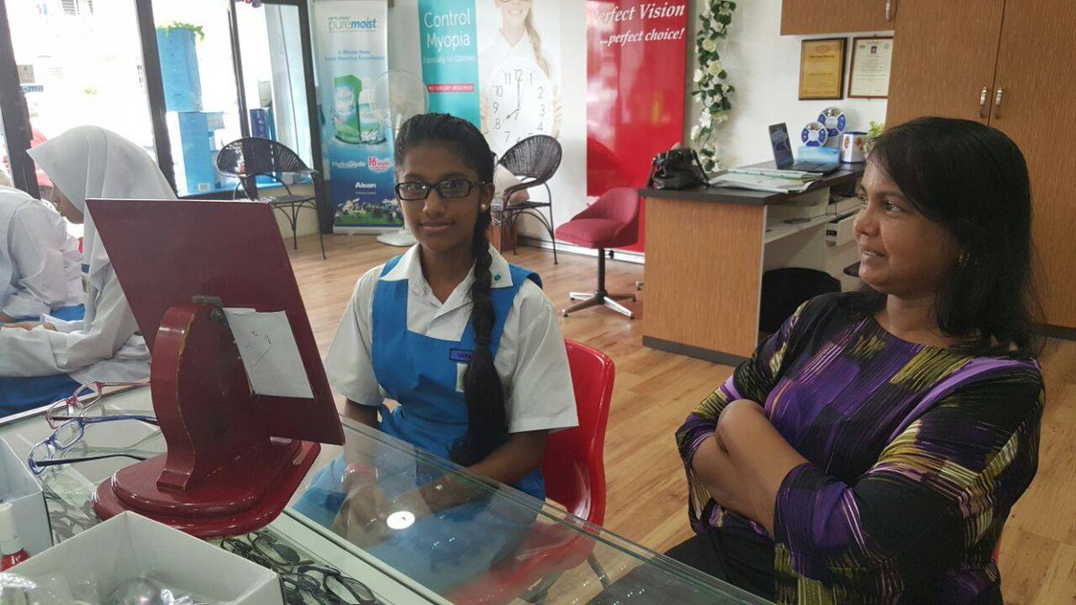 leosmka's tweet photo. 3rd &amp; 4th May 2016 - 3 Leos, accompanying our teacher advisor, had gone with a few Assuntarians for an eye check-up. https://t.co/SCB2xoa6wV