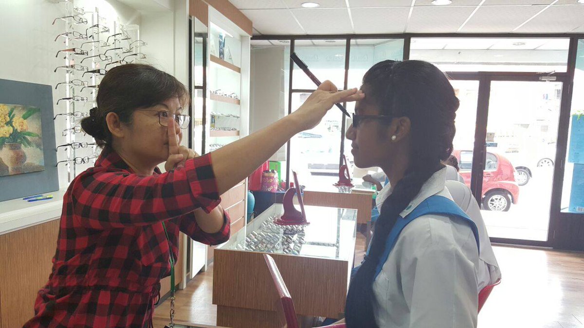 leosmka's tweet photo. 3rd &amp; 4th May 2016 - 3 Leos, accompanying our teacher advisor, had gone with a few Assuntarians for an eye check-up. https://t.co/SCB2xoa6wV
