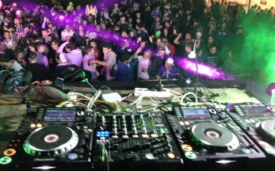 PauiSanchez's tweet photo. Que ganas tenía de esto!! Grande la gente que disfruta con la música, nos vemos en nada en la arena! https://t.co/6U6roPEsDz
