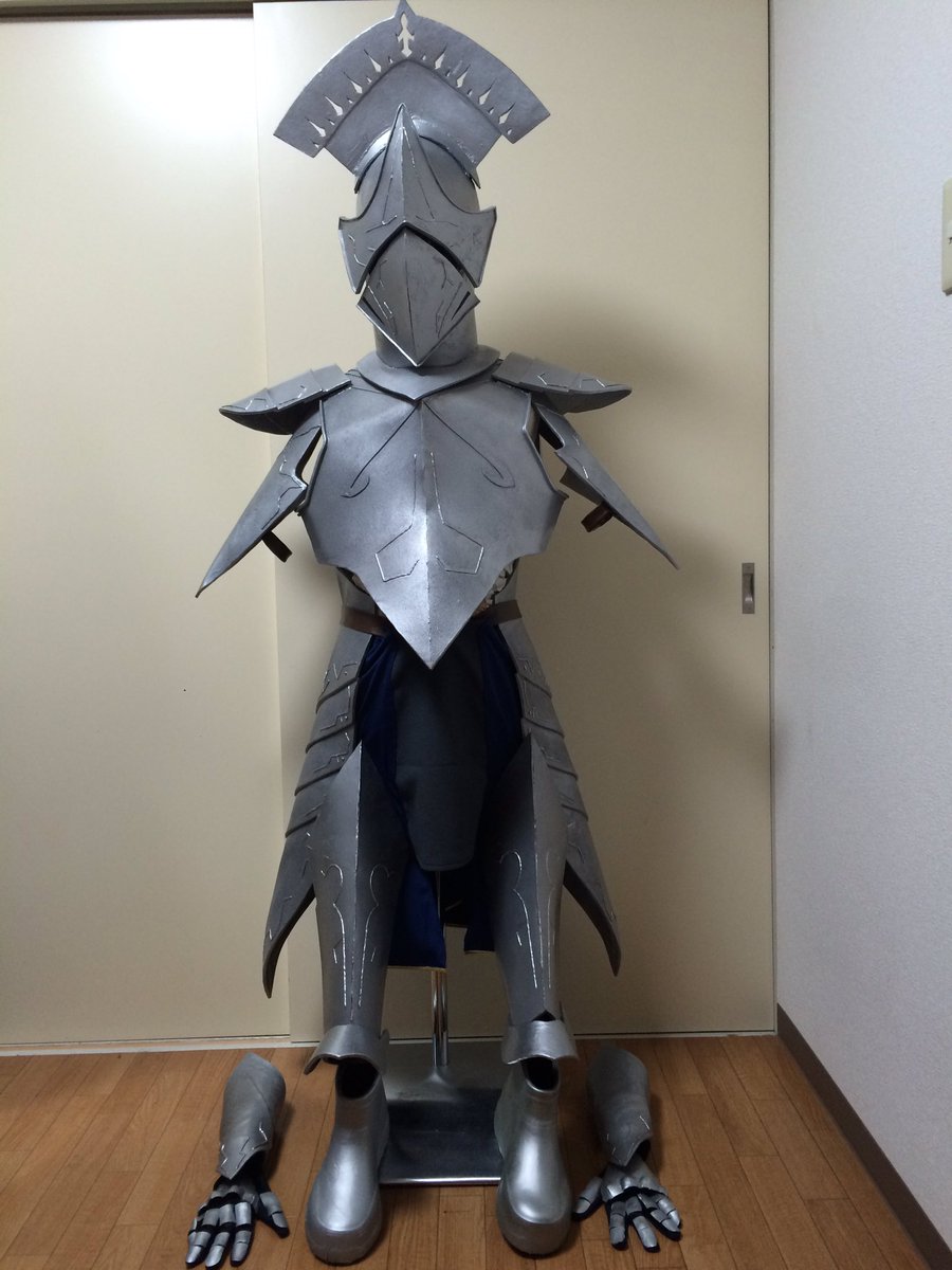 血肉 Sur Twitter 友達に塔の騎士とつらぬきの騎士合わせやろうぜ って言ったら断られたので ずっと作りたかった暗銀鎧作りました 初の鎧一式なので所々作りが雑だけど 今年の夏はこれで決めるぜ