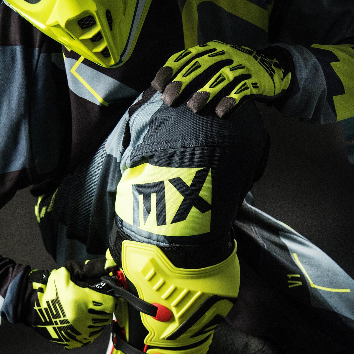 Satisfaction: not just the feeling you get from wearing it
#ACERBIS #satisfaction #newline #limitededition #mx